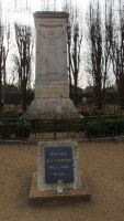 Le monument aux morts de Morcenx.jpg