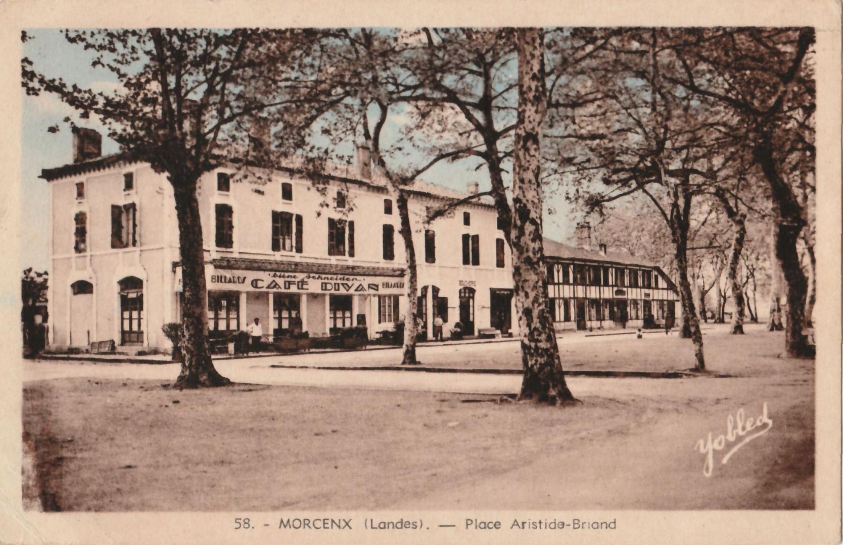 Café DIVAN années 1930.jpg